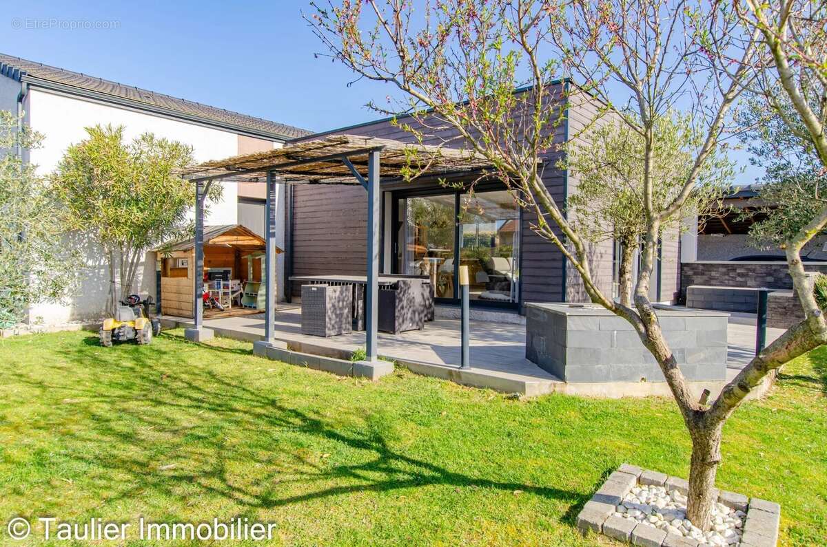 Maison à SAINT-LATTIER