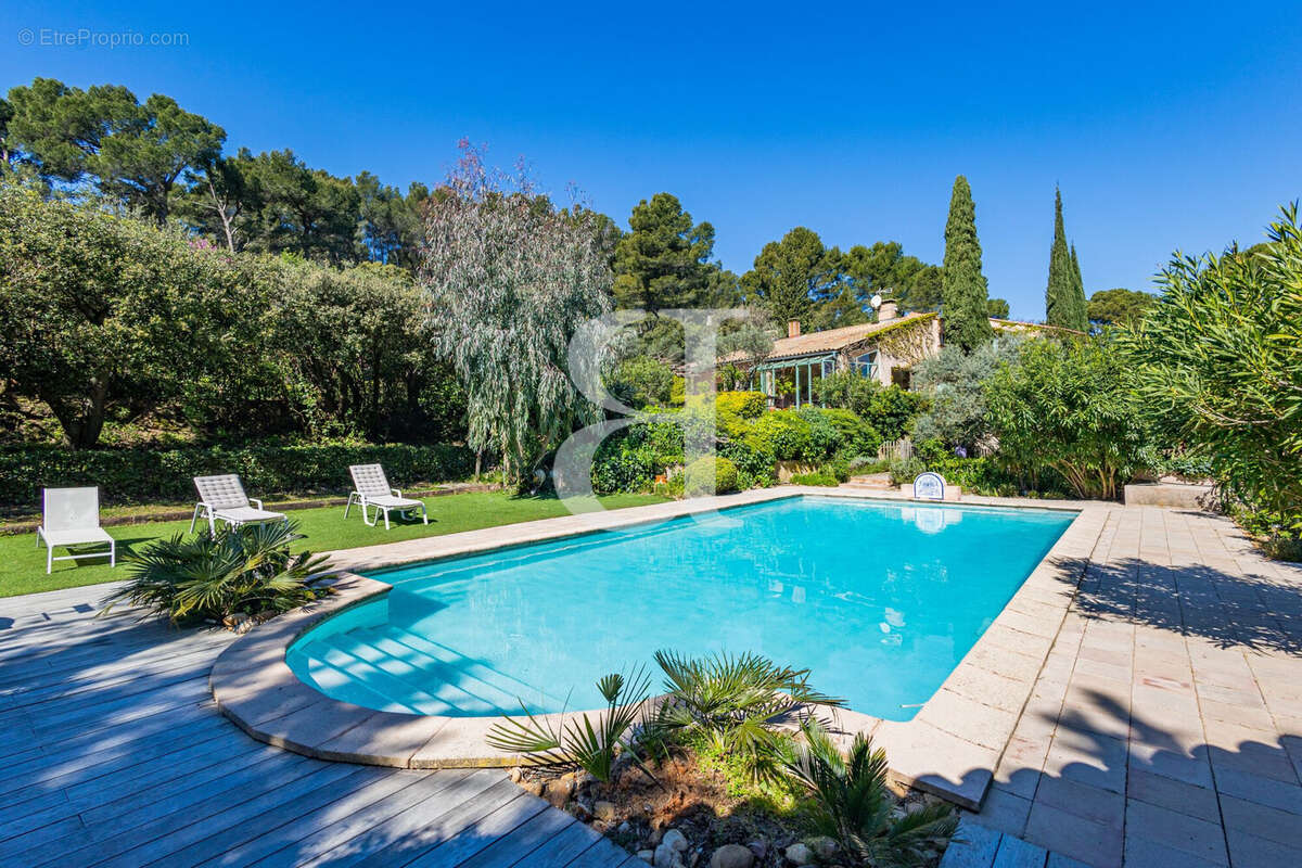 Maison à L'ISLE-SUR-LA-SORGUE