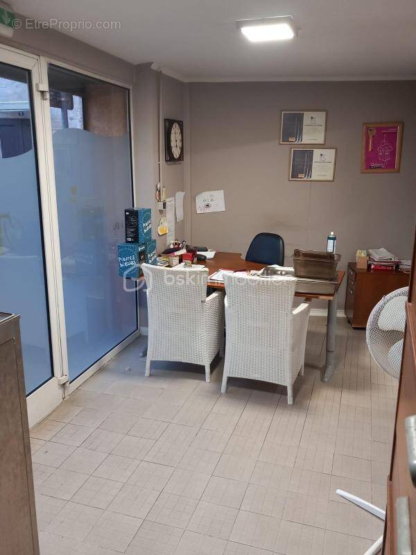 Commerce à MONTFRIN