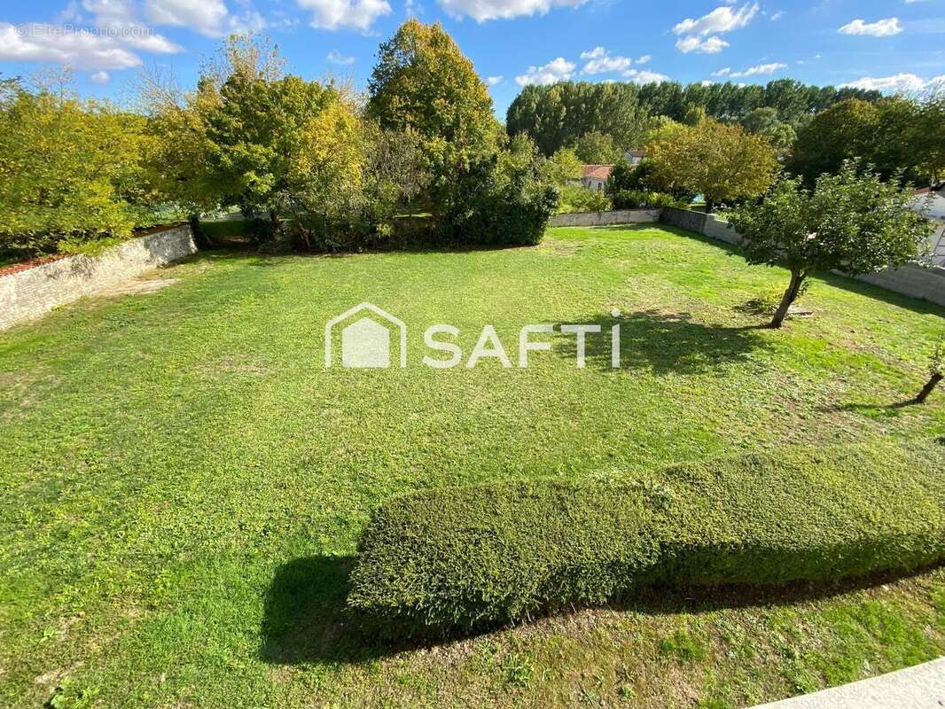 Maison 112 m² à Saint-Pardoult  - photo 3
