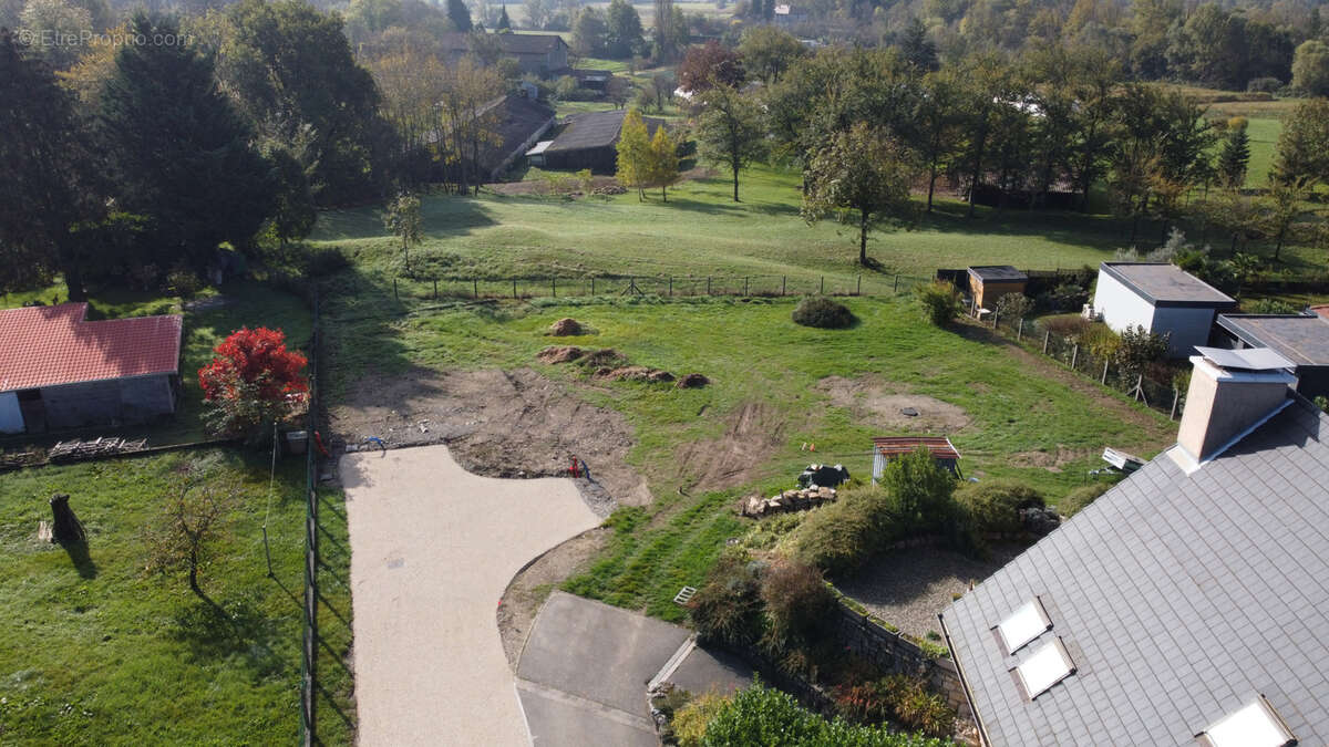 Terrain à LES MARCHES