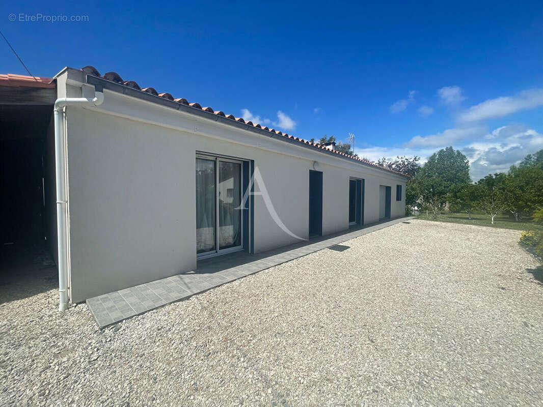 Maison Saint Vincent Sur Jard 5 pièce(s) 155 m2 - photo 4