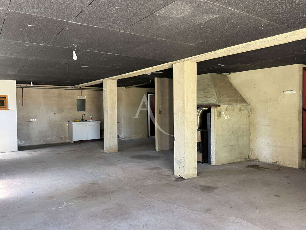 Maison L Isle Jourdain sur presque 3590 m² de terrain - photo 13