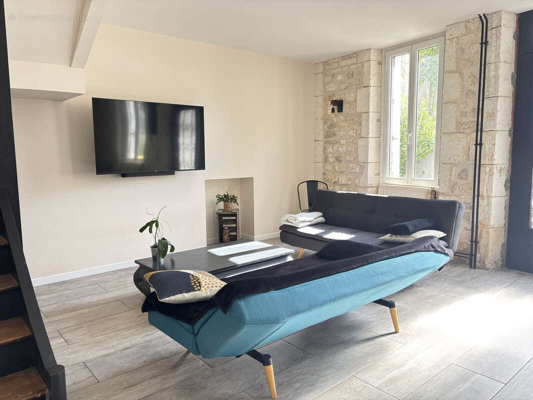 Maison à MAGNAC-SUR-TOUVRE