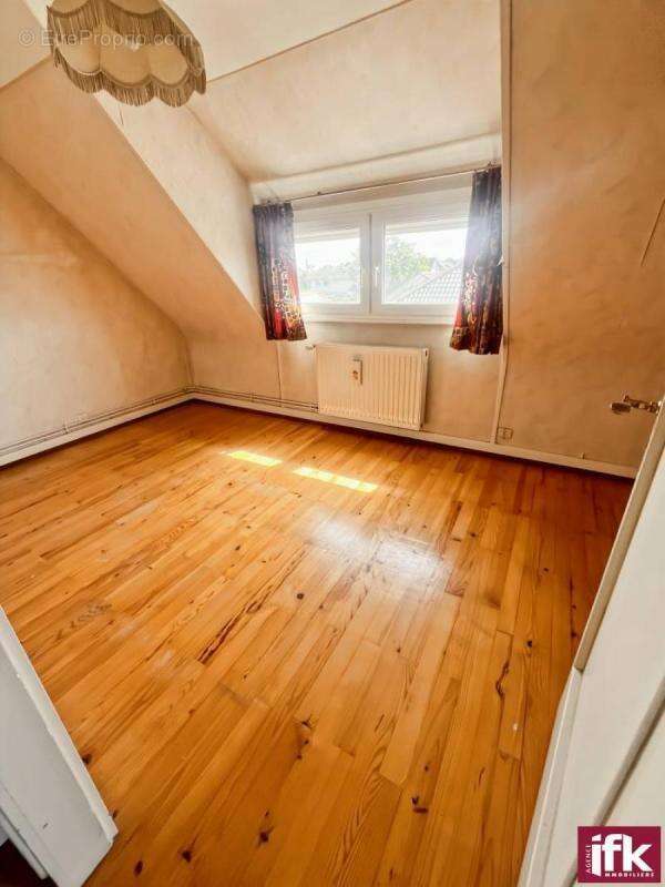 SAINTE CROIX EN PLAINE : Maison à rénover de 93m² avec 3 chambres et jardin - photo 5