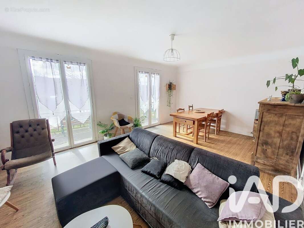 Maison 95 m² à Thonac  - photo 4