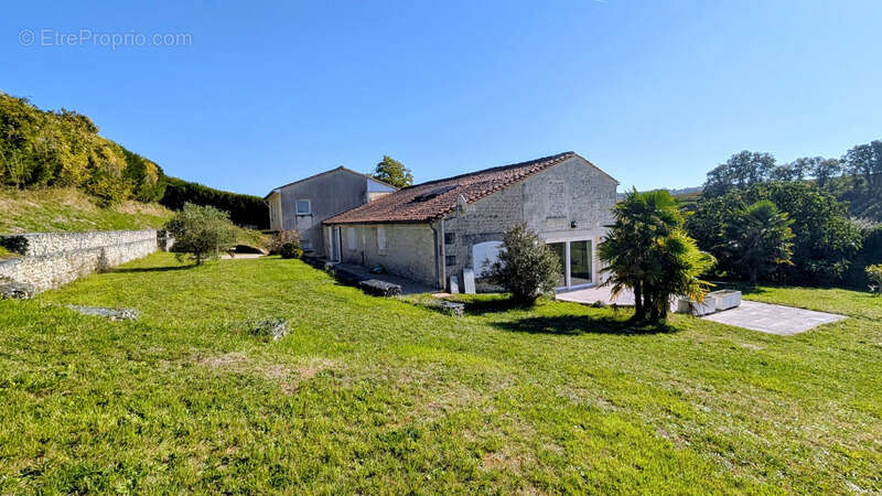 Maison à LIGNIERES-SONNEVILLE