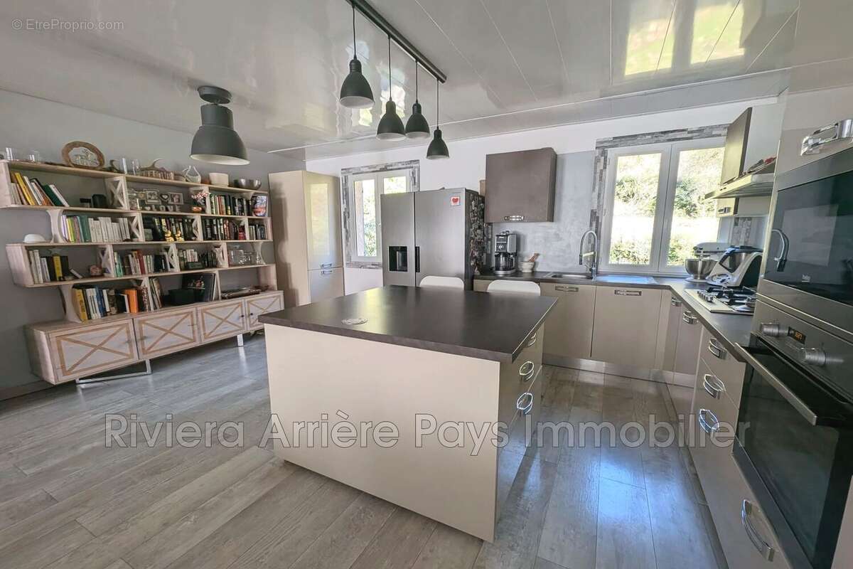 Appartement à TOURRETTE-LEVENS