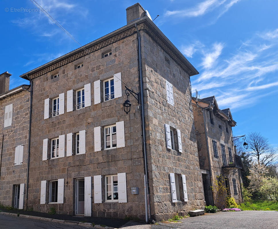 Maison à LE CHAMBON-SUR-LIGNON