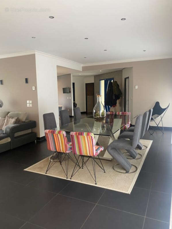 Maison à AMBARES-ET-LAGRAVE