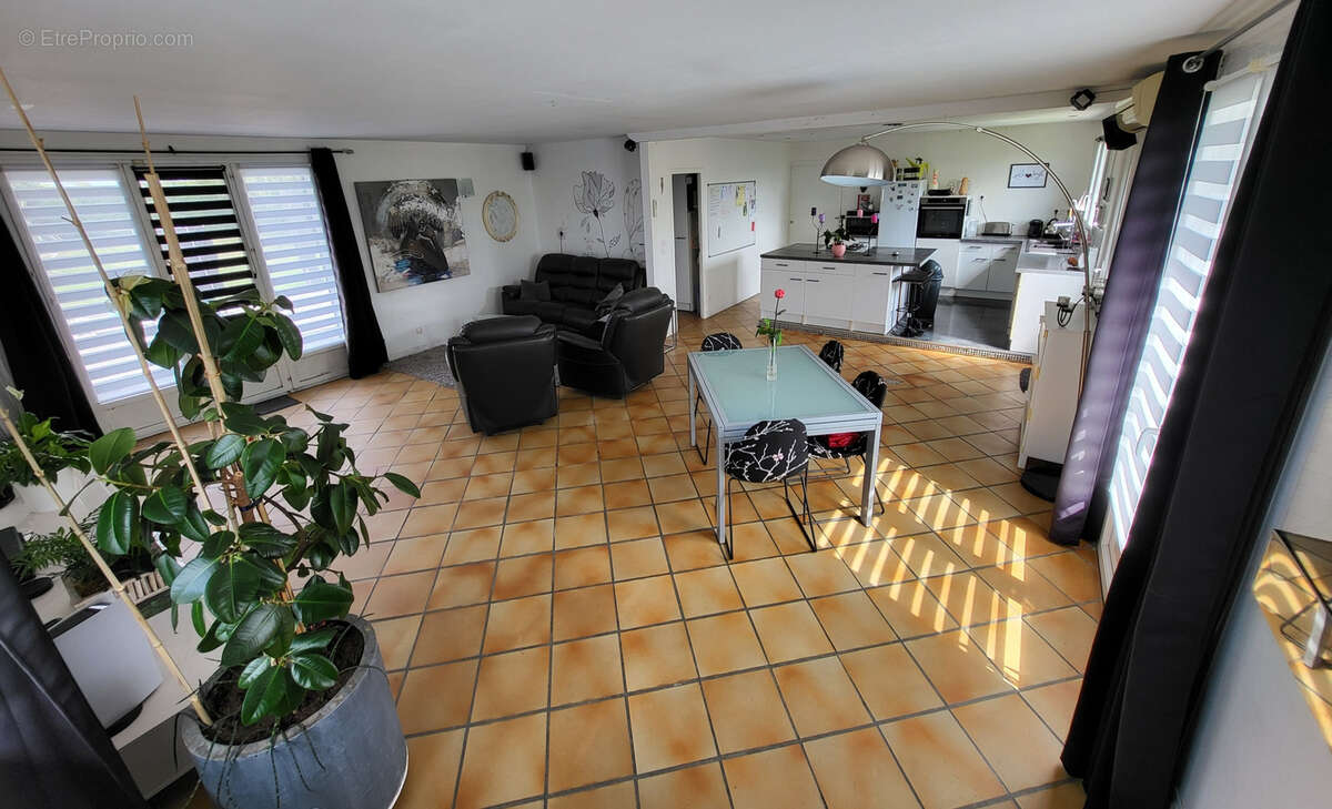 Maison à VILLETHIERRY