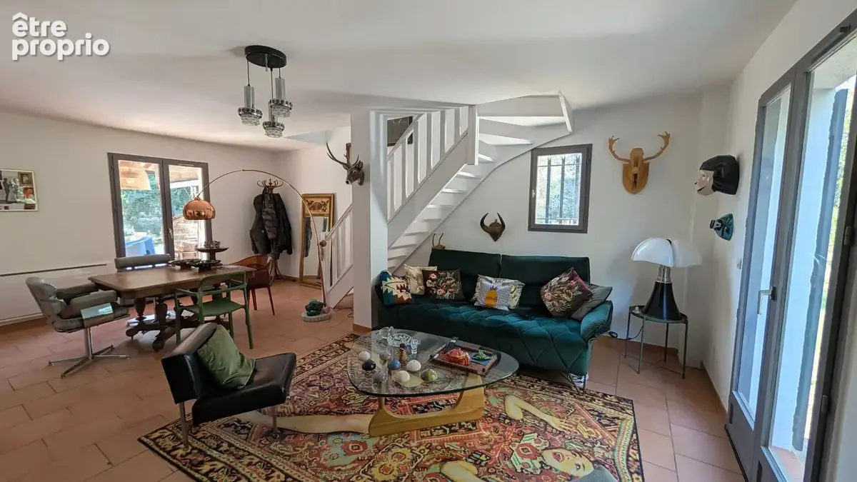 PEYROLLES EN PCE - Villa T6 de 162 m² sur 9511 m² de terrain - photo 3
