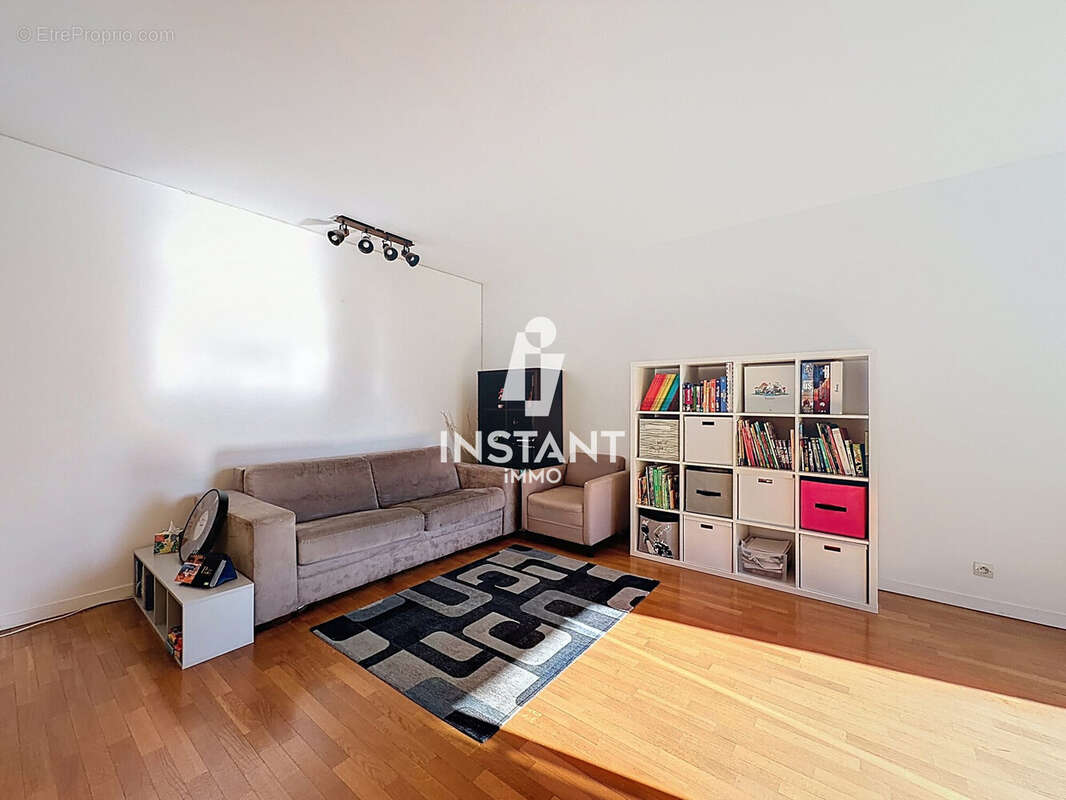 Séjour vue 1 - Appartement à CHARENTON-LE-PONT