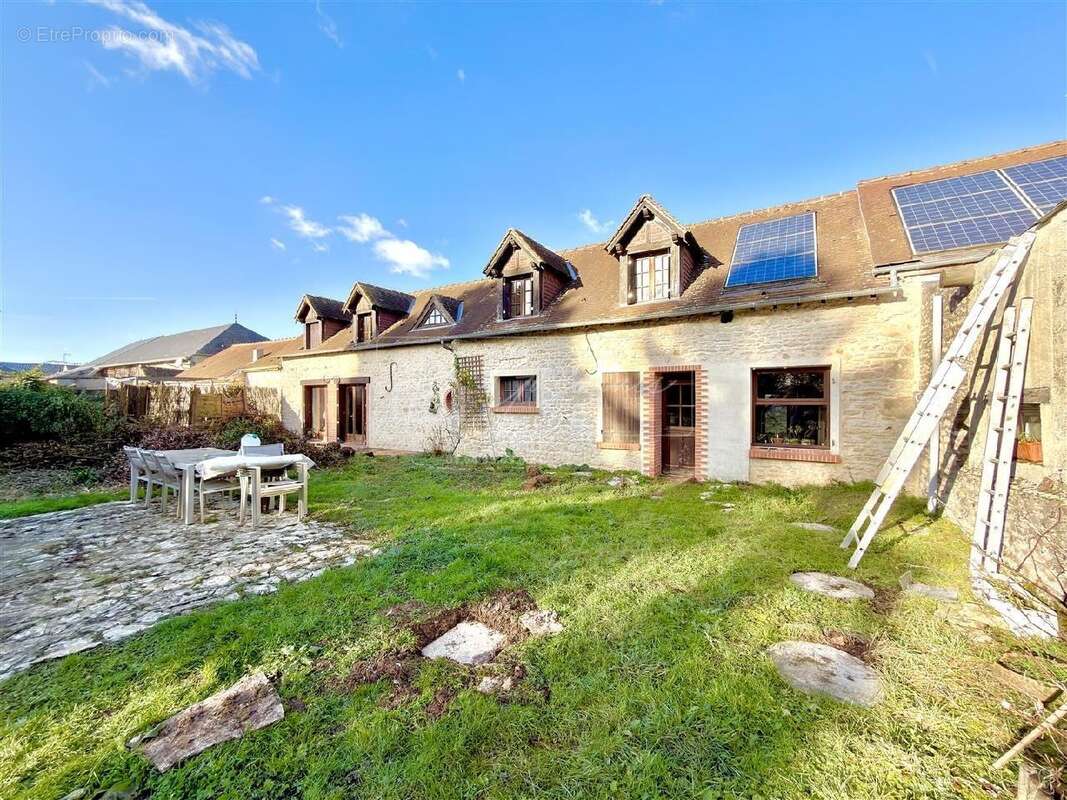 Maison à LA CHAPELLE-LA-REINE