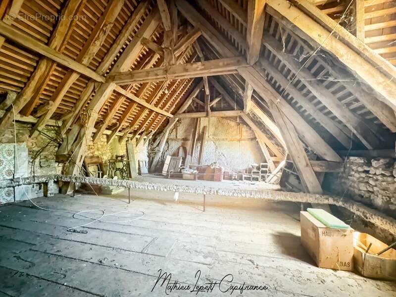 Maison à SAINT-PIERRE-DE-CHIGNAC