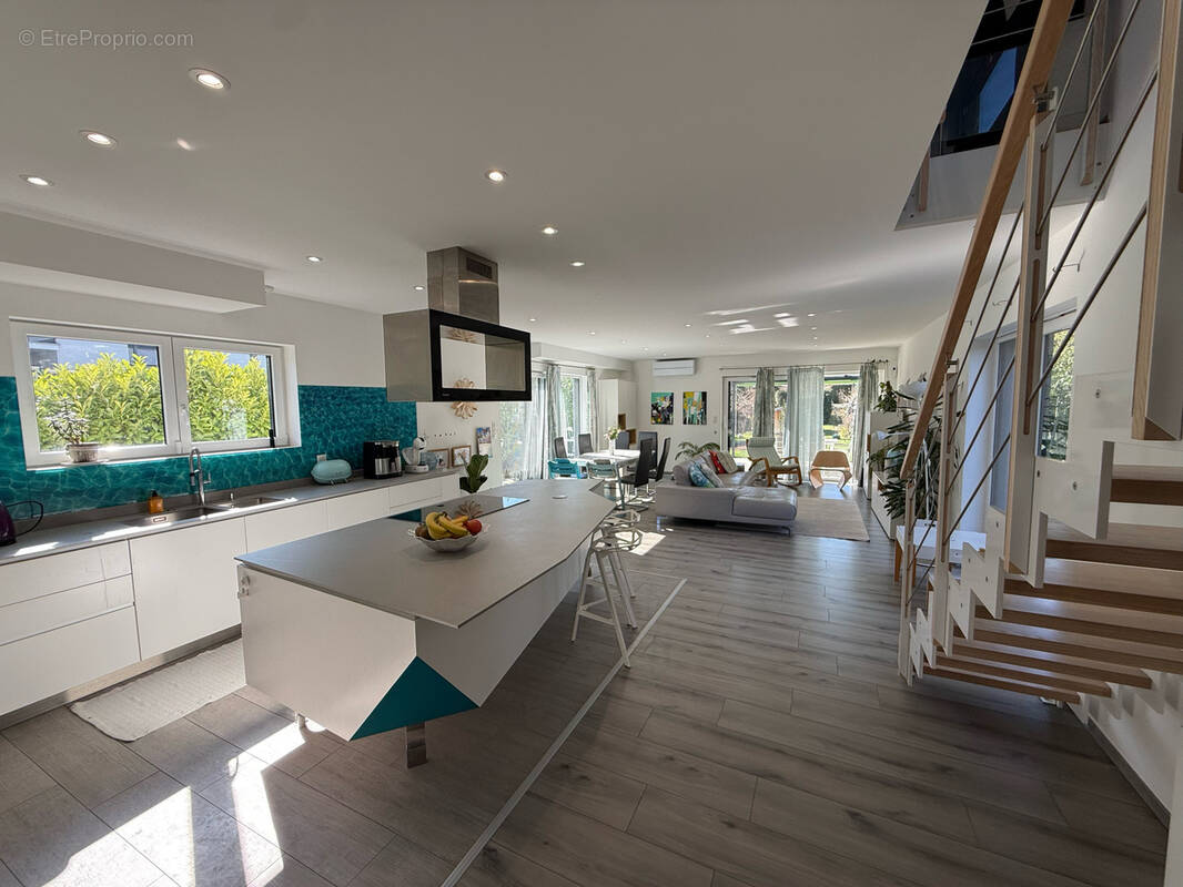 Maison à VILLAGE-NEUF