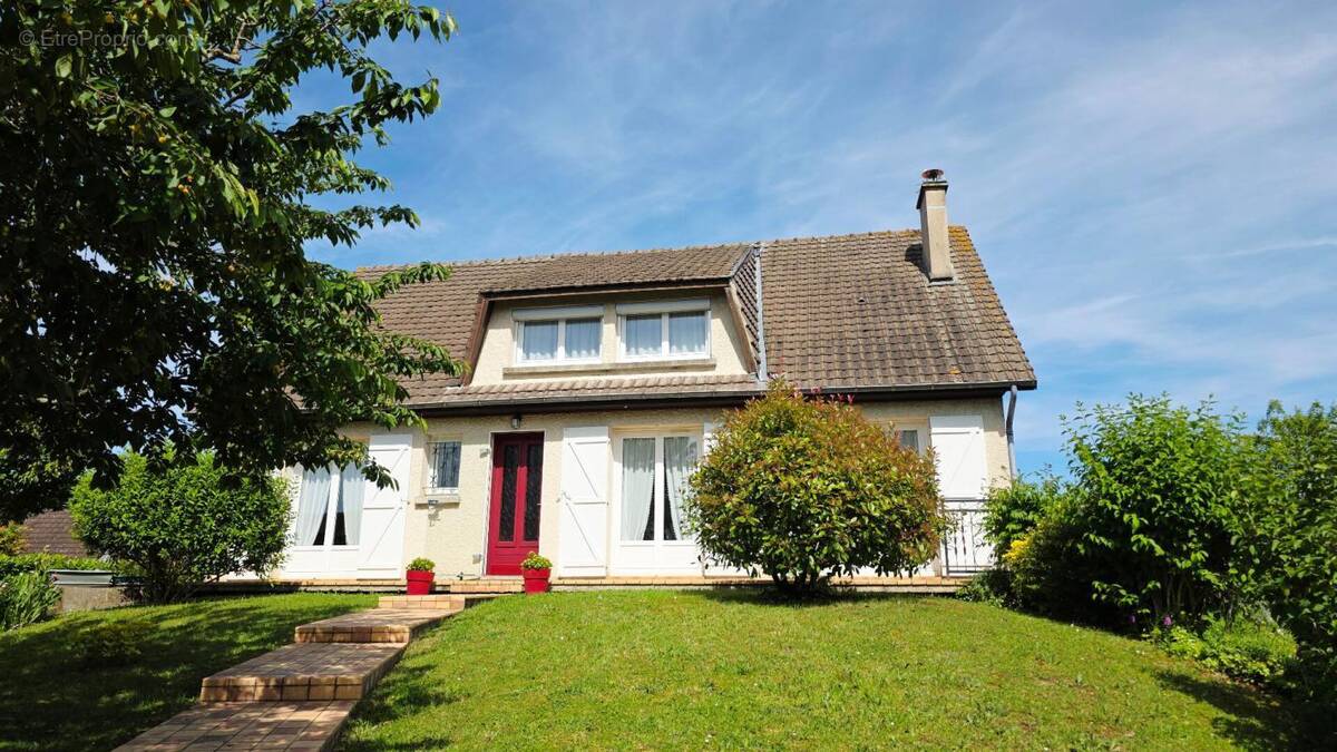 Maison à SAINT-DOULCHARD