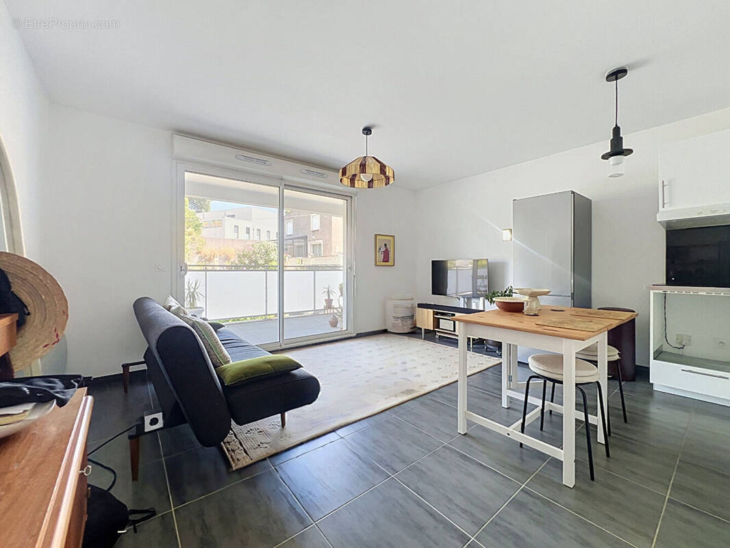 Appartement à MARSEILLE-4E