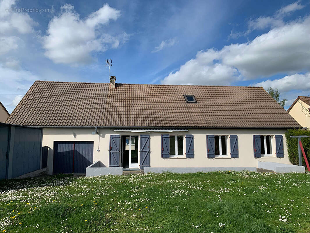 Maison à SAINT-LUBIN-DES-JONCHERETS