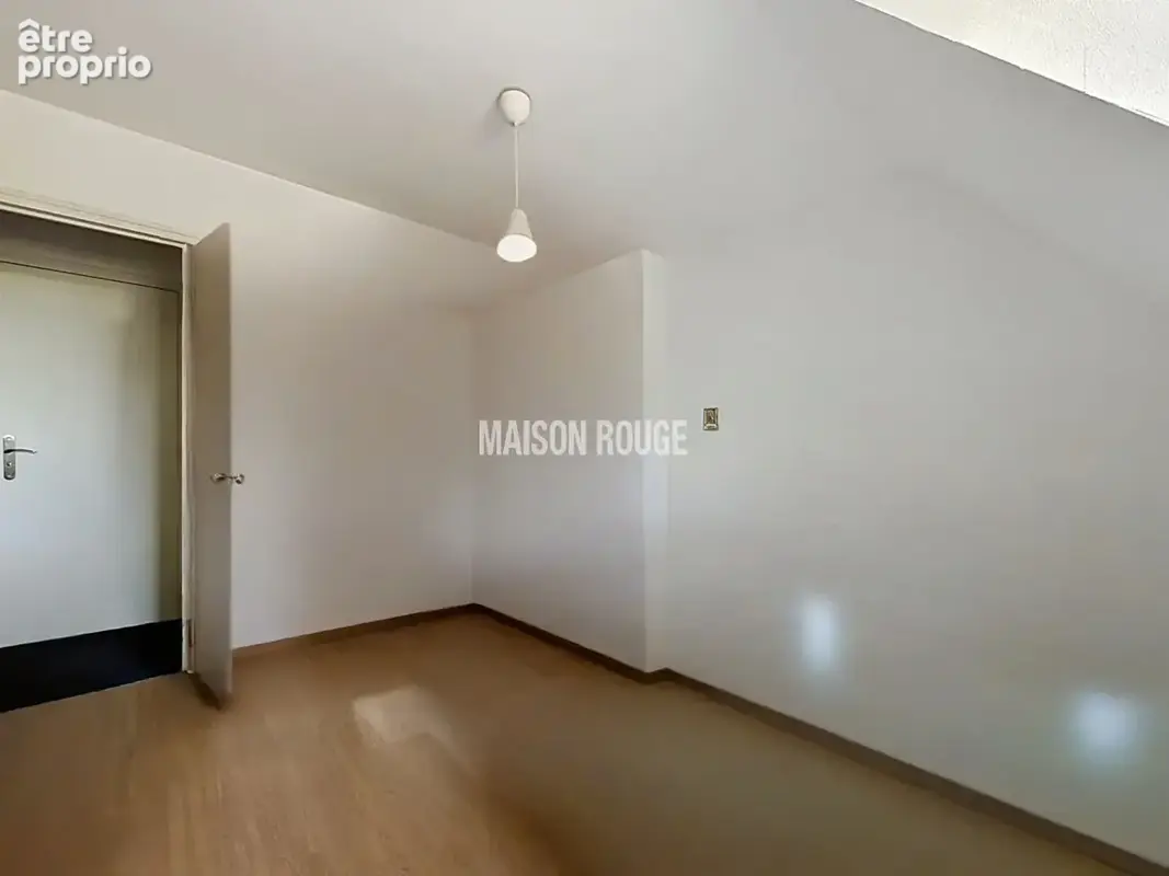 Maison familiale lumineuse avec vie de plain-pied, grand terrain et sous-sol complet - SAINT RIEUL - photo 14