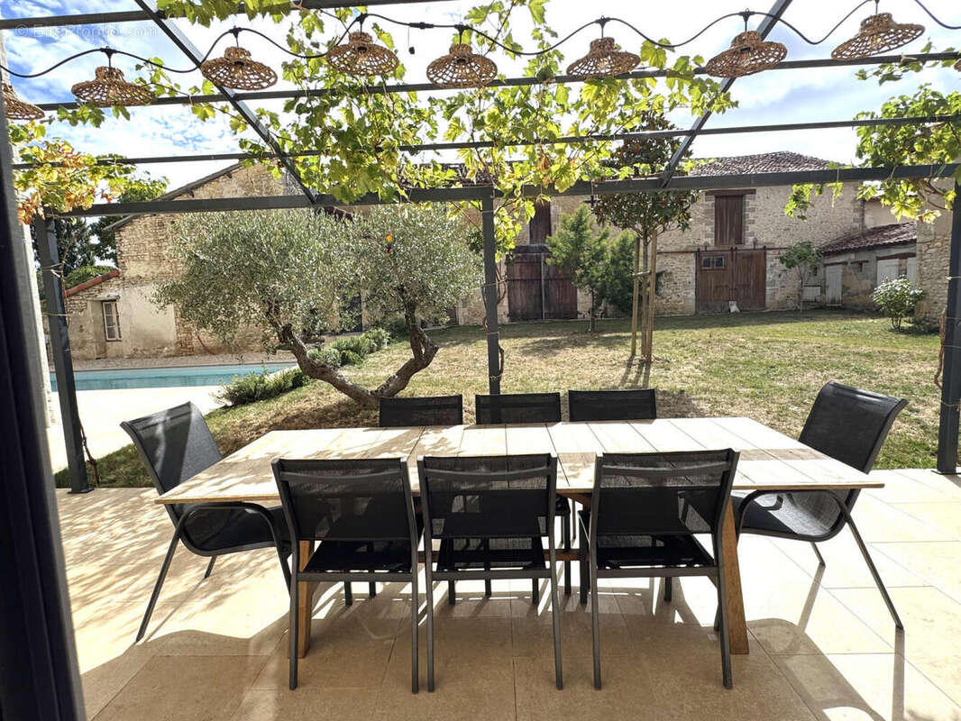 TERRASSE - Maison à USSON-DU-POITOU