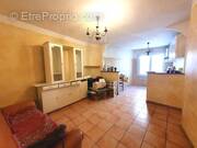 Salon ouvert sur la cuisine - Appartement à CAVAILLON