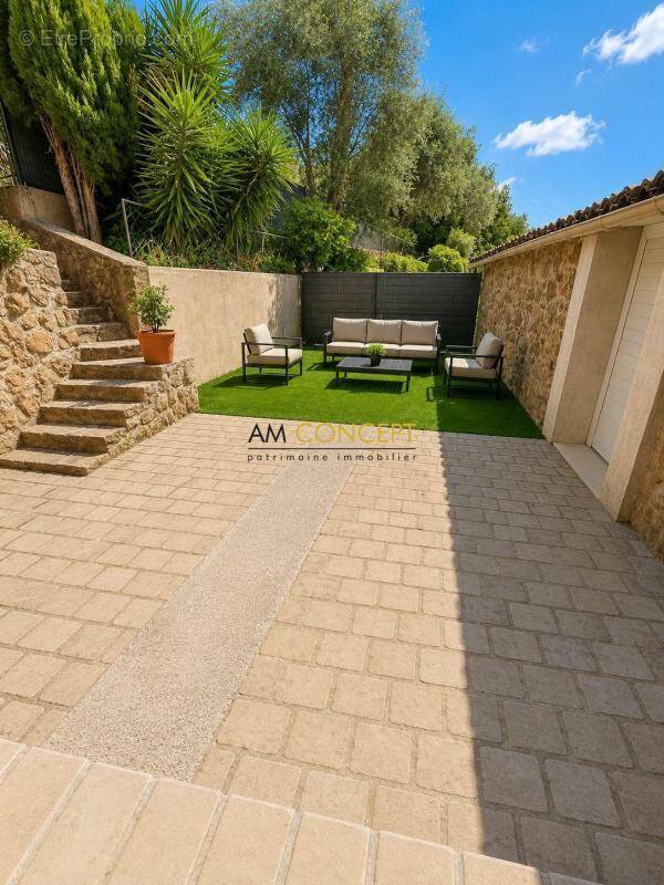 Appartement à CONTES