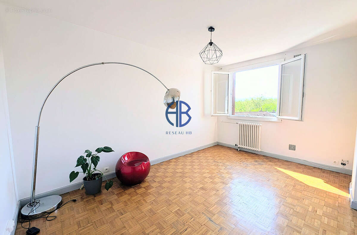 Appartement 1 bis de 34 m² Quartier des Eaux Claires - photo 5