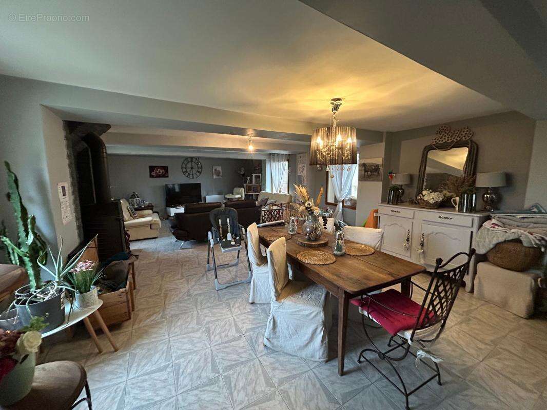 Maison à CREVECOEUR-LE-PETIT