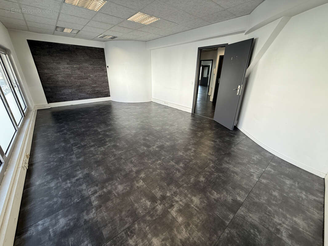 Bureaux / locaux professionnels de 187 m2 avec parkings privatifs   centre-ville de forbach - photo 4