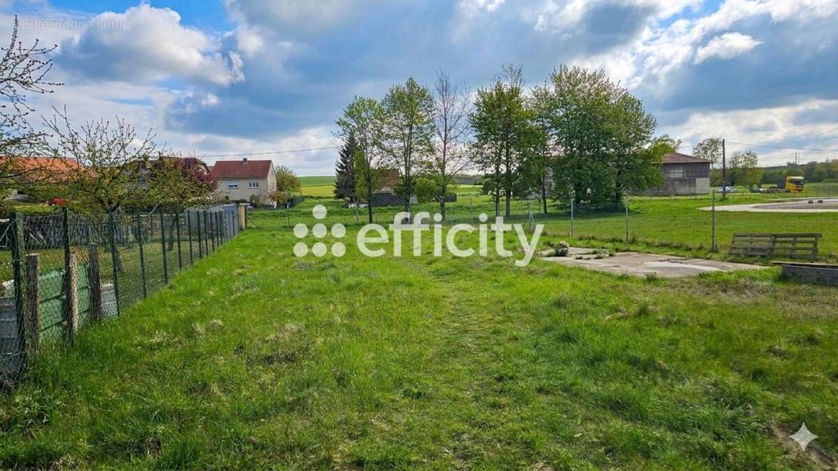 Terrain à FONTENOIS-LES-MONTBOZON