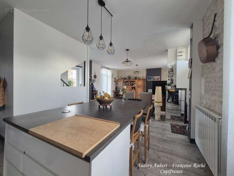 Maison à SAINT-JEAN-D&#039;ANGELY