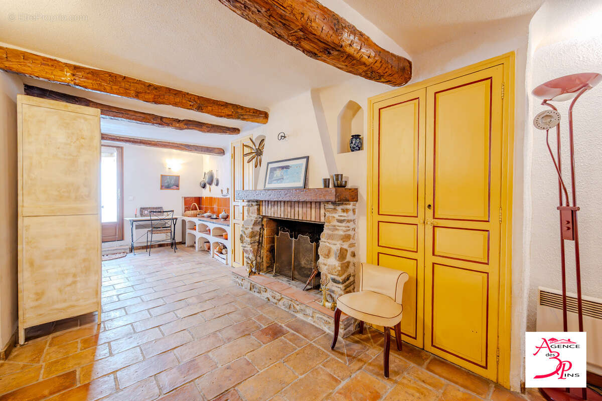 Maison à COLLOBRIERES