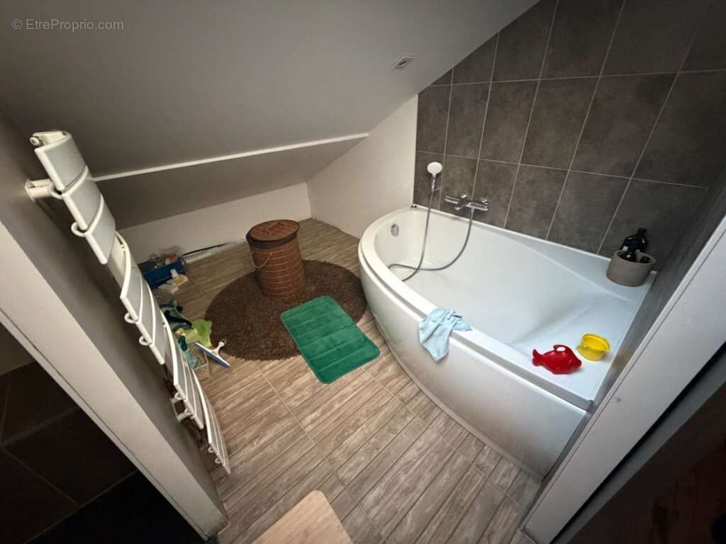 Maison à SAINT-LAURENT-D'ANDENAY