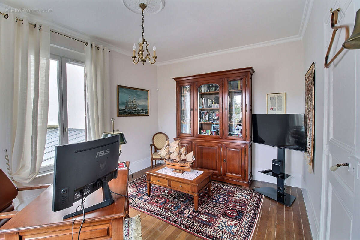 Maison à LA GARENNE-COLOMBES