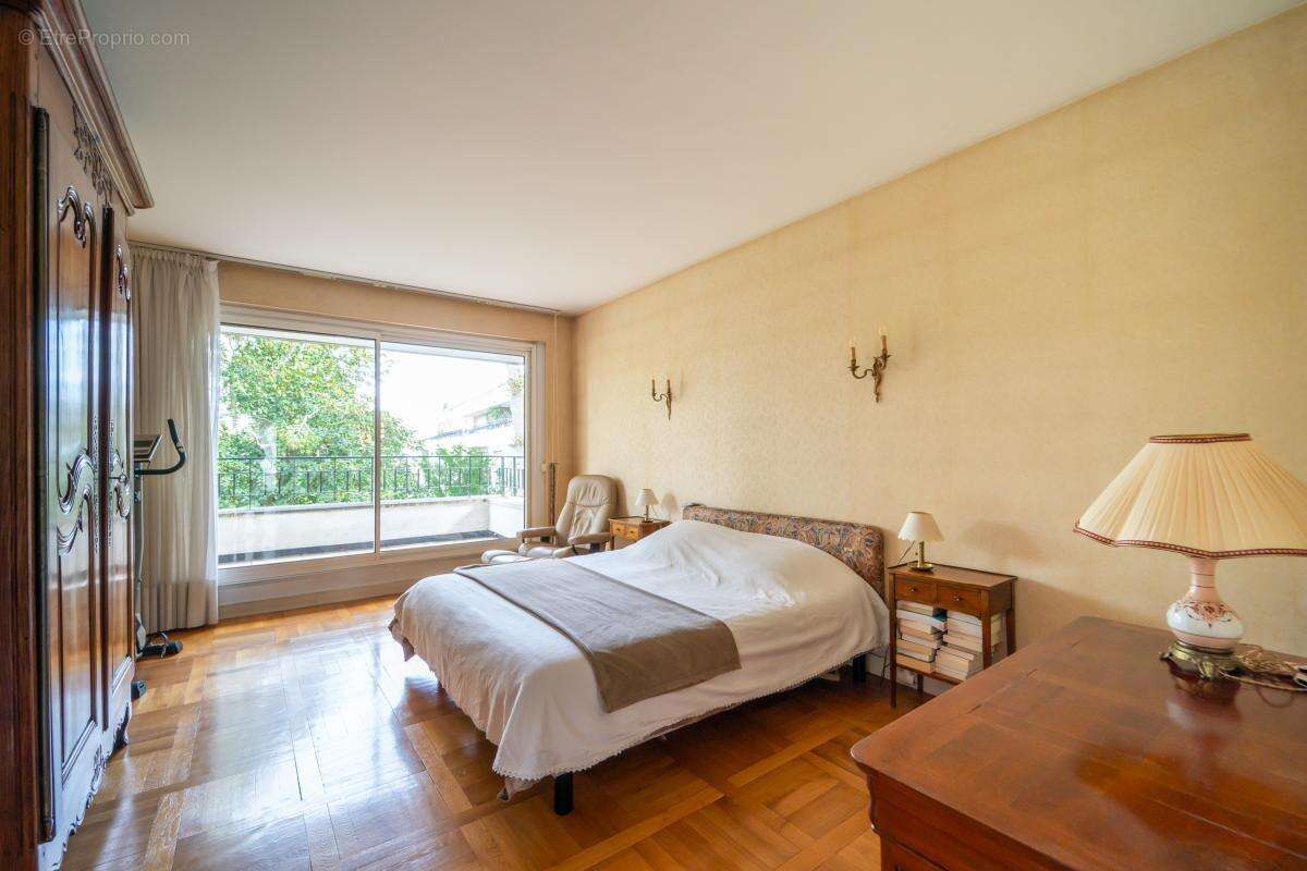 Appartement à VILLE-D'AVRAY