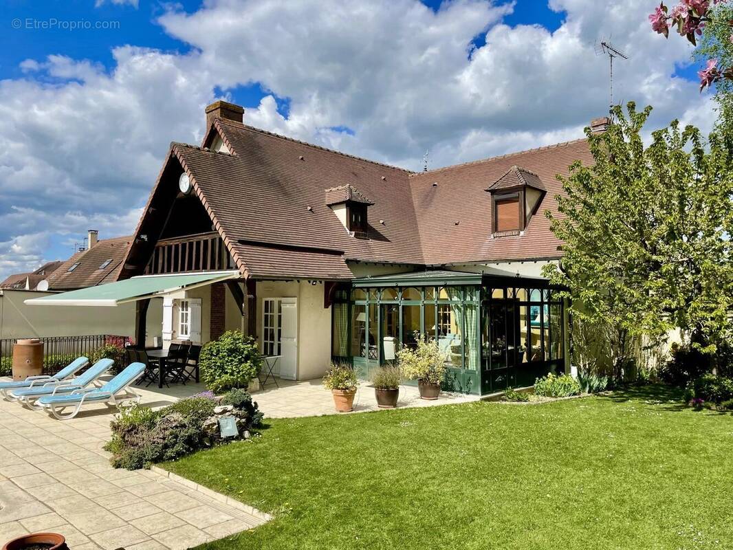 Maison à HOUDAN
