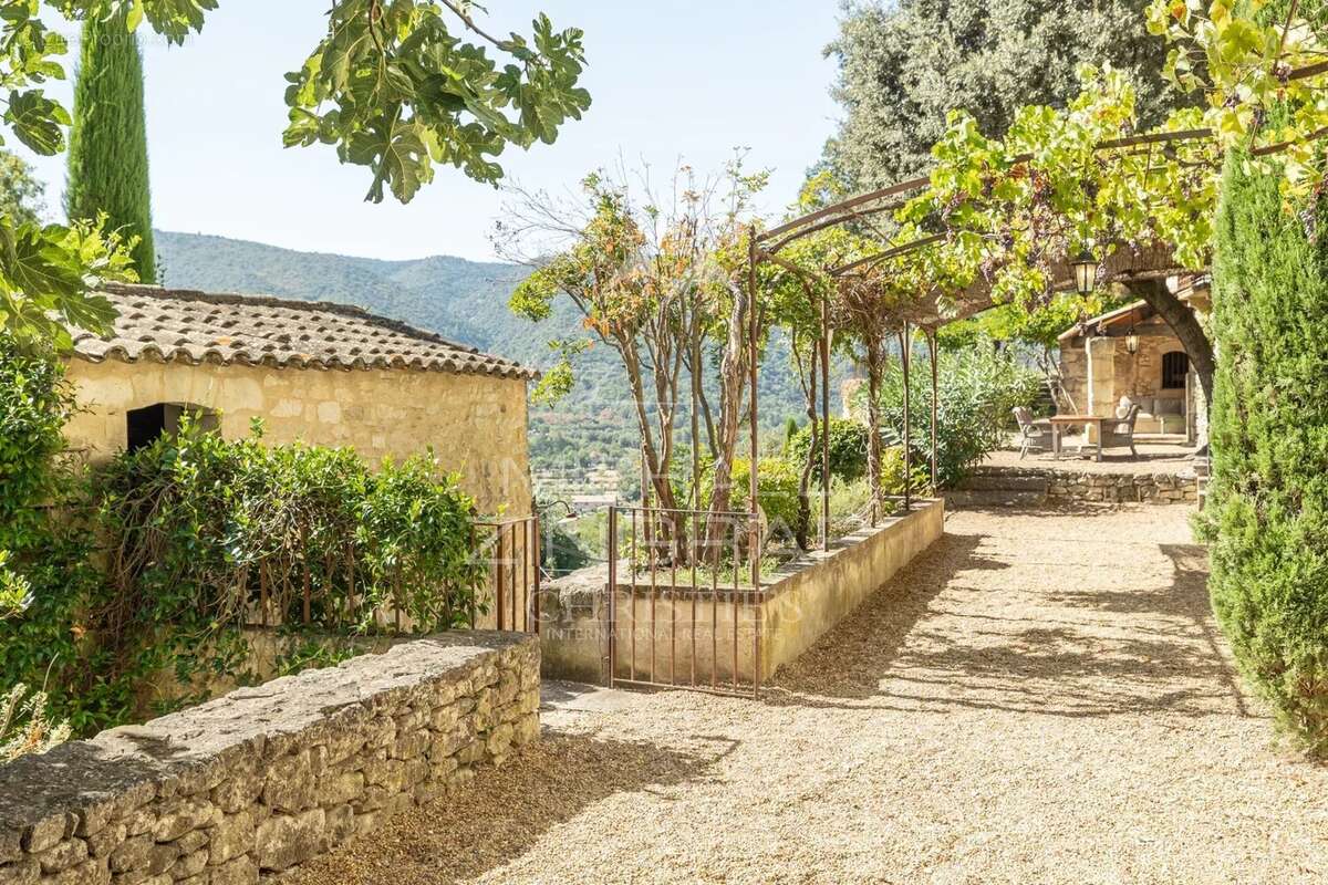 Maison à MENERBES