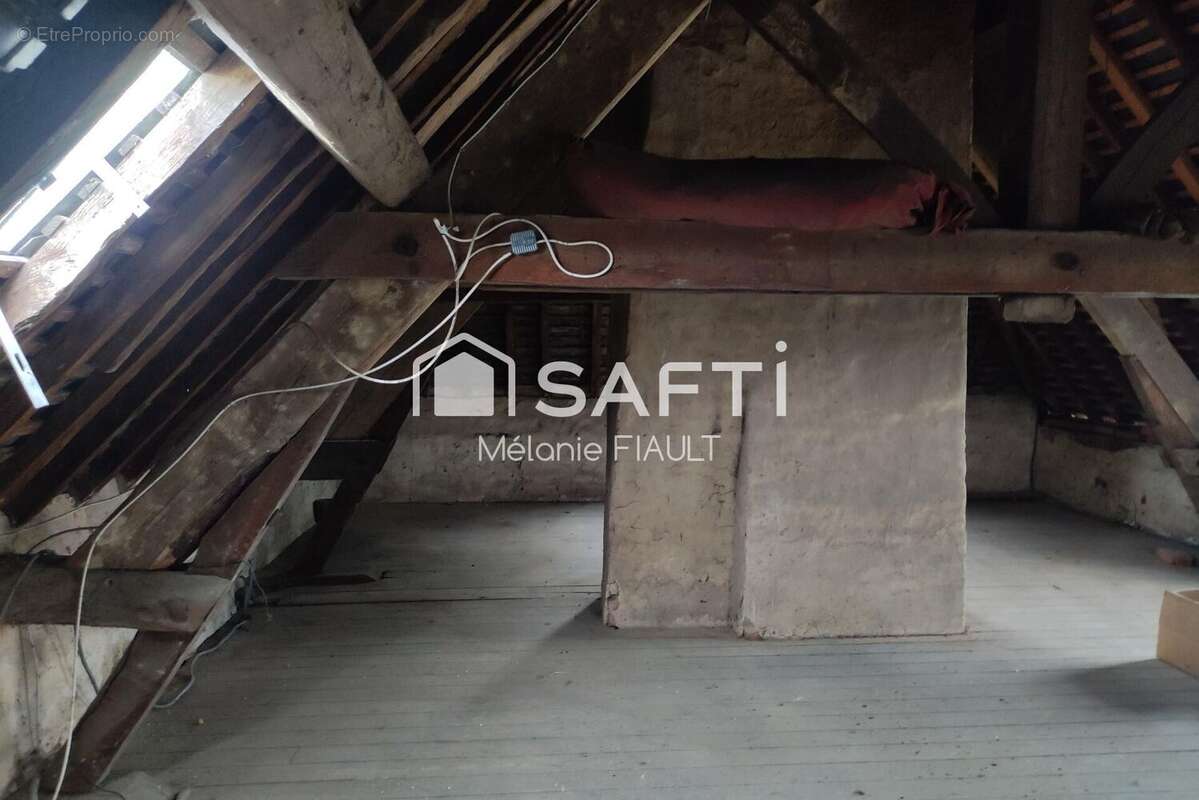 Maison 97 m² à Saint-Fraimbault  - photo 6