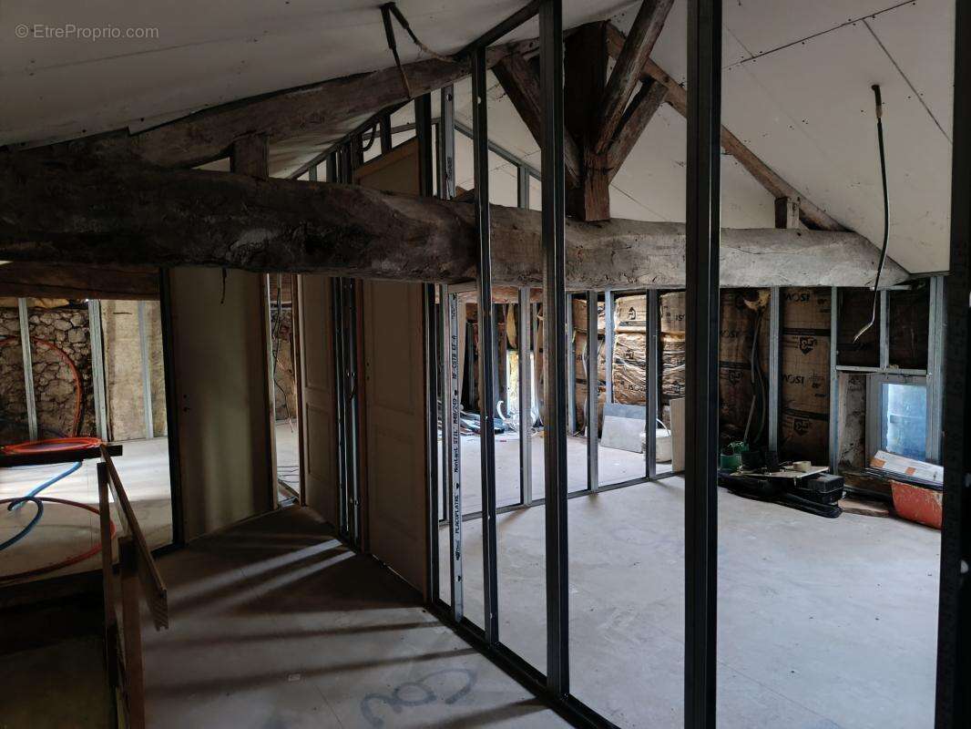 Maison à SAINT-HILAIRE-DE-LUSIGNAN