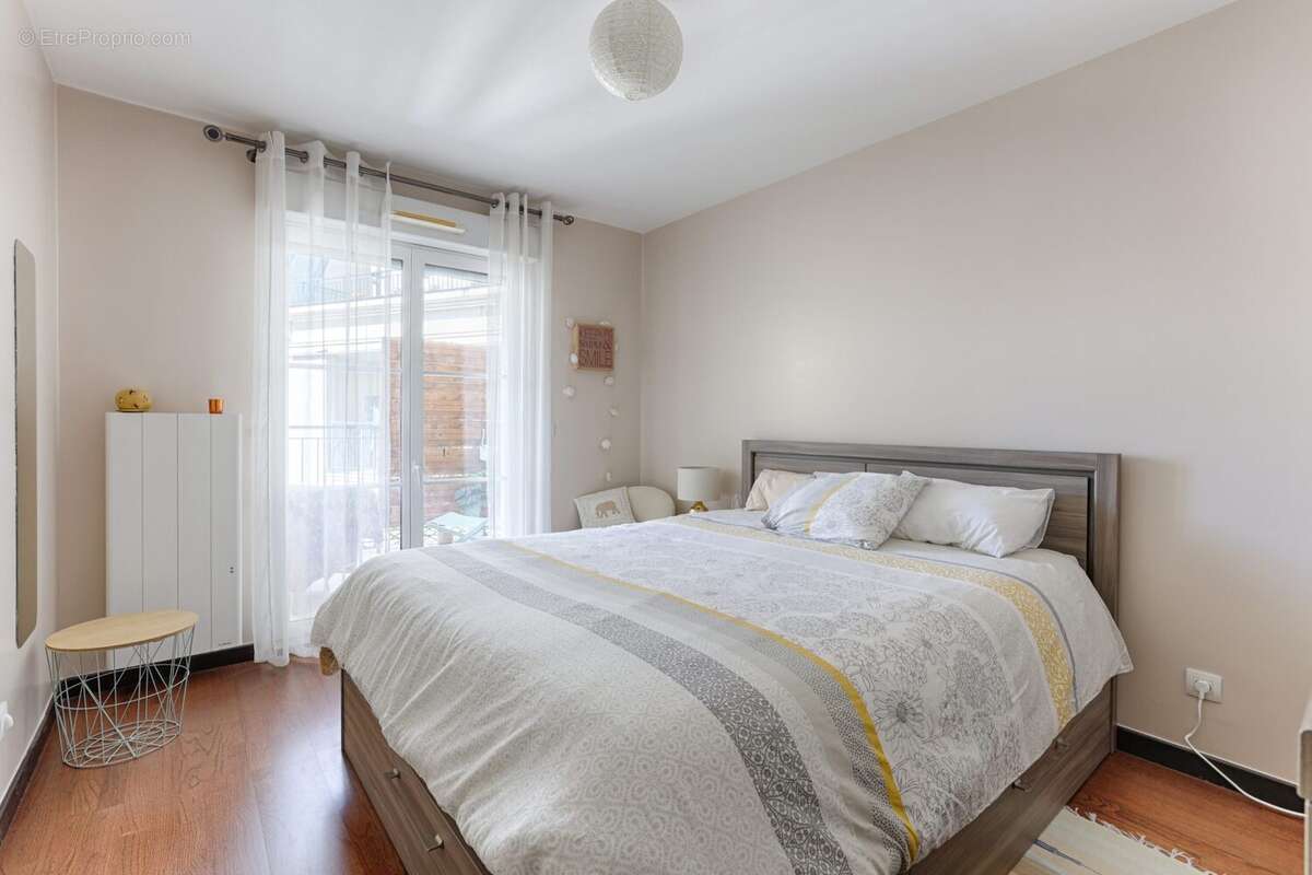 Appartement à LA GARENNE-COLOMBES