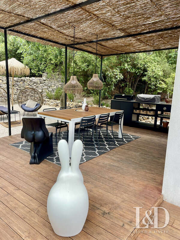 CUISINE D ETE AMENAGEE ET EQUIPEE - Maison à NIMES