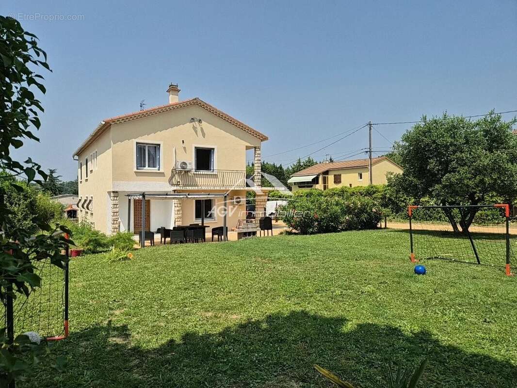 Maison à SAINT-HILAIRE-DE-BRETHMAS