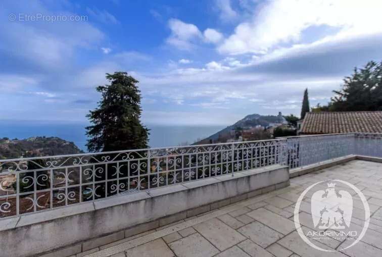 Appartement à LA TURBIE