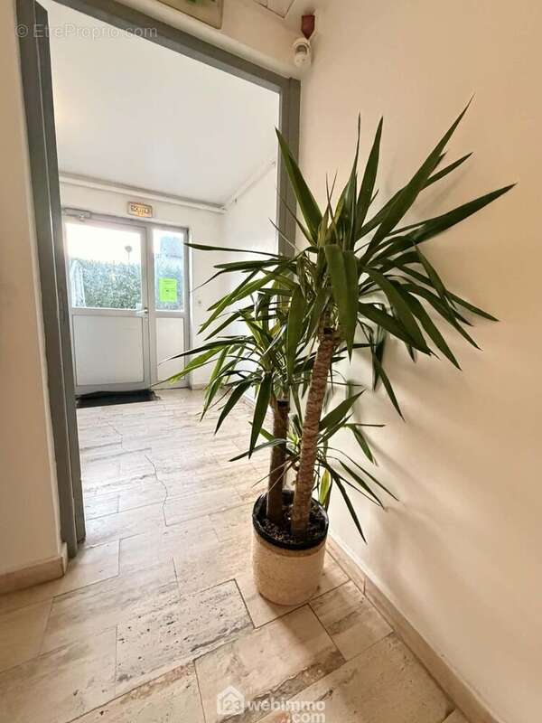 Une entrée agréable - Commerce à LAON