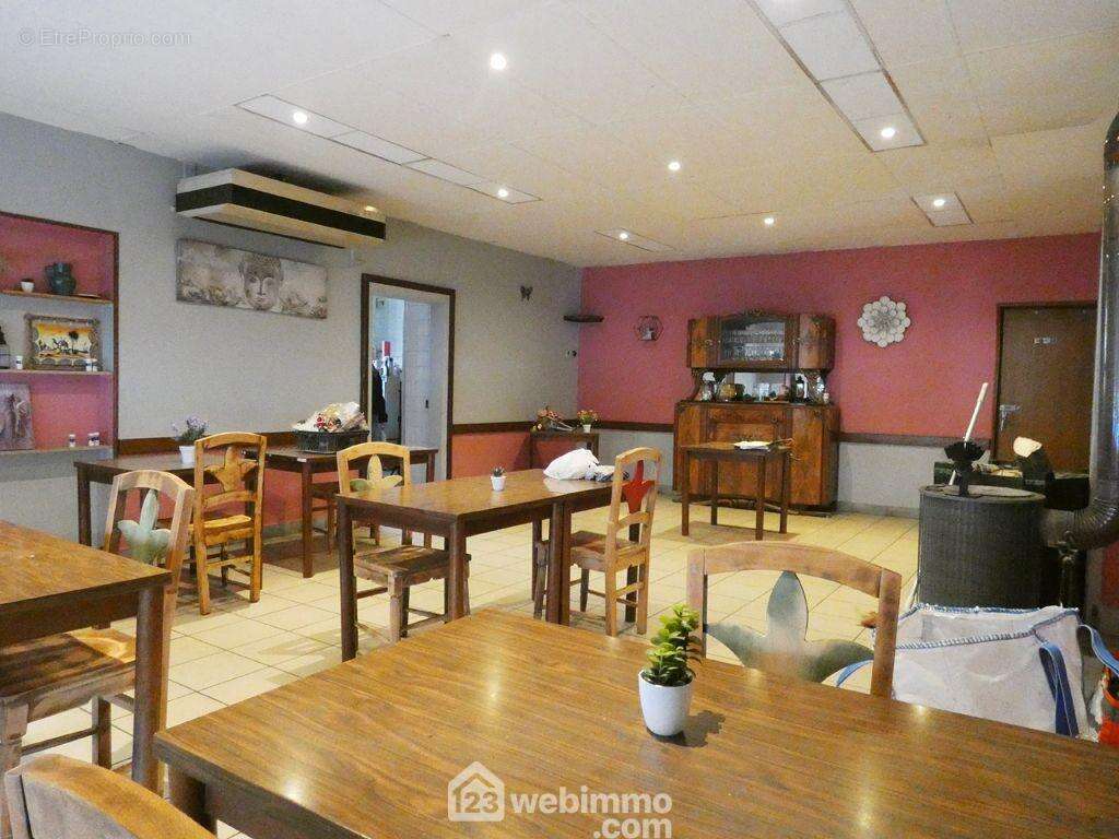 Mais aussi d&#039;une salle de restaurant et sa cuisine accolée. - Appartement à GRIGNON