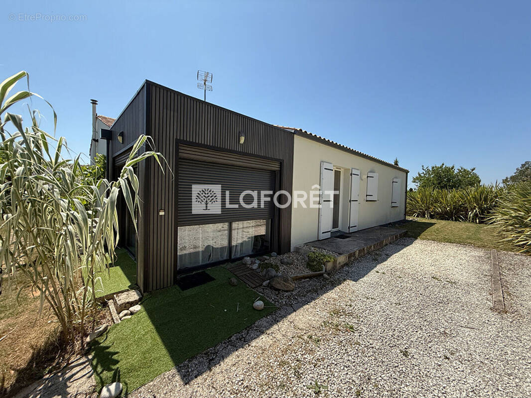 Maison à SAINT-ROMAIN-DE-BENET