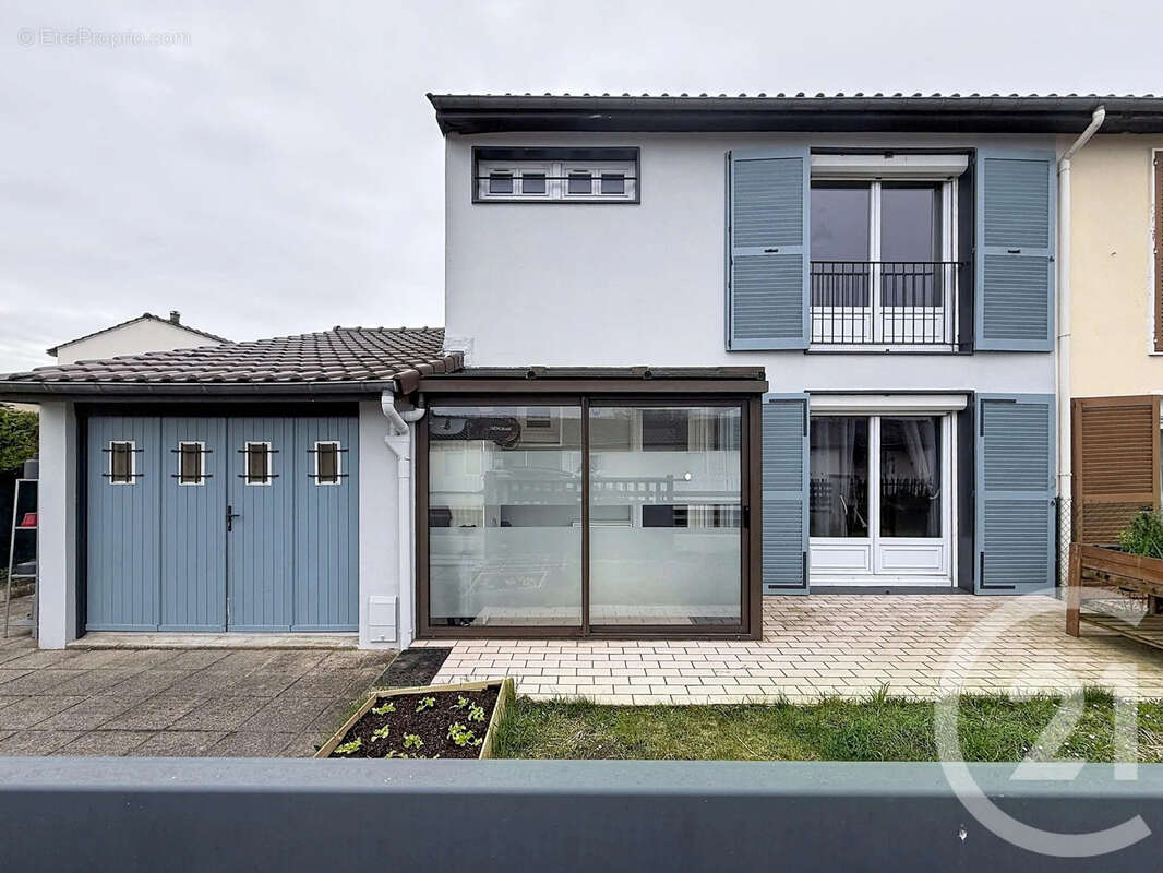 Maison 93 m² à La Chapelle-Saint-Luc  - photo 11