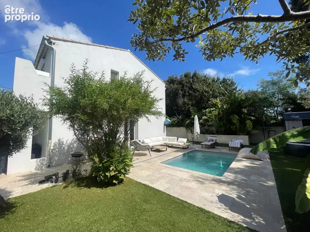 A vendre la seyne sur mer 83500 quartier sud tres belle villa avec piscine 4 chambres - photo 2