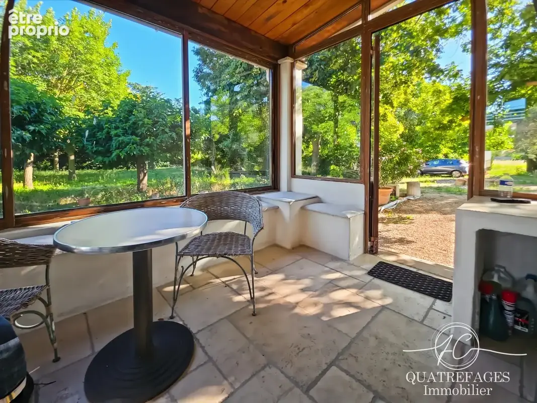 Villa dans un parc arboré exceptionnel avec piscine couverte. - photo 21